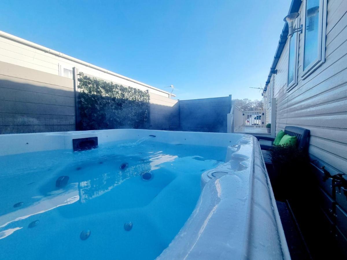 Apple Tree Lodge Hot Tub 3 Bedroom 2 Bars Морпет Экстерьер фото