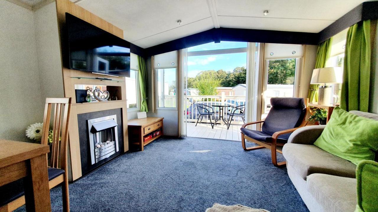 Apple Tree Lodge Hot Tub 3 Bedroom 2 Bars Морпет Экстерьер фото